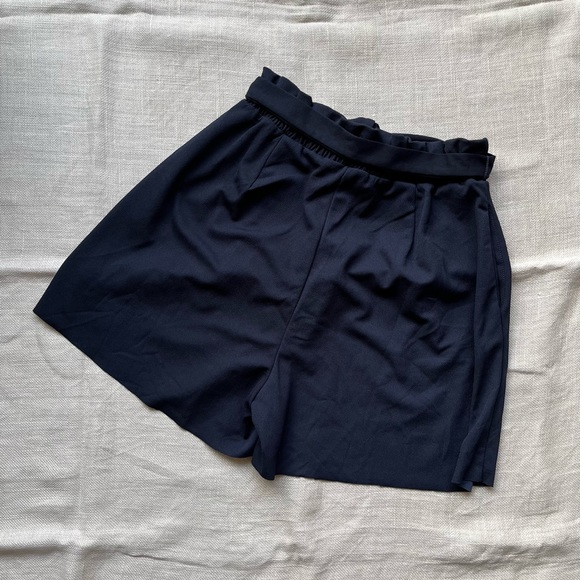 Navy Blue Shorts, paper waist by ONLY - Picture 2 of 4